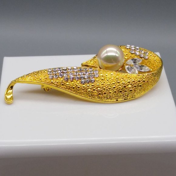 Chic and Fanciful Swirl Brooch, Textured Gold Tone with Clear Pave Crystals - Picture 2 of 4